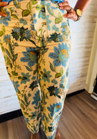 Load image into Gallery viewer, Blue Floral Mix Cropped Pants
